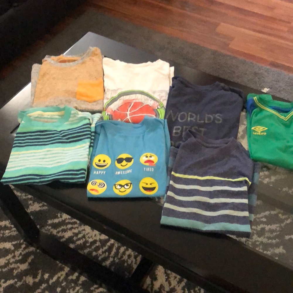 Good conditions kids t-shirts for kids size S 6/7